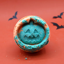 Load image into Gallery viewer, Halloween Pumpkin Bath Bomb Fennel &amp; Orange
