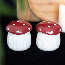 Load image into Gallery viewer, Mushroom Salt &amp; Pepper Set
